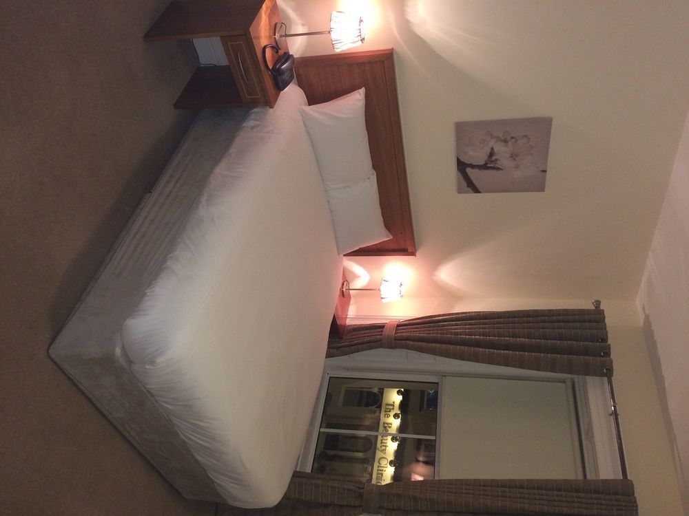 Guest house Brogans Bar & Hotel